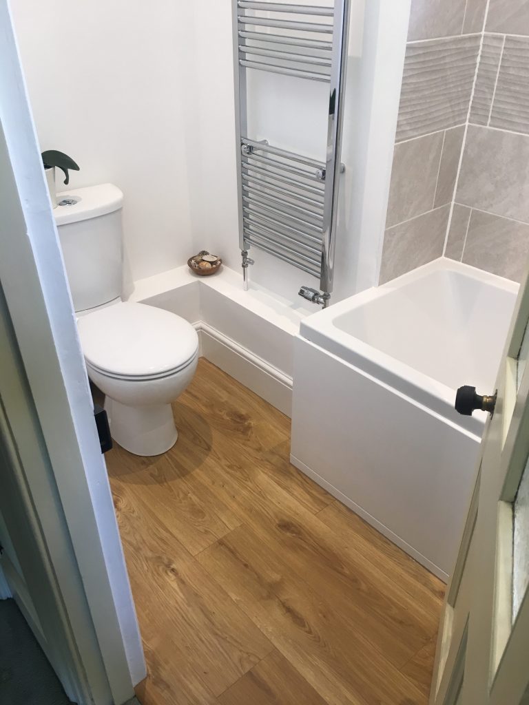 Toilet, bath and towel radiator from the doorway