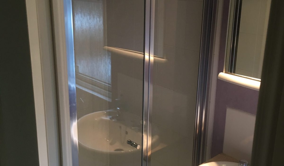 Shower door replacement Exeter - Call DSB today - 01626 444494